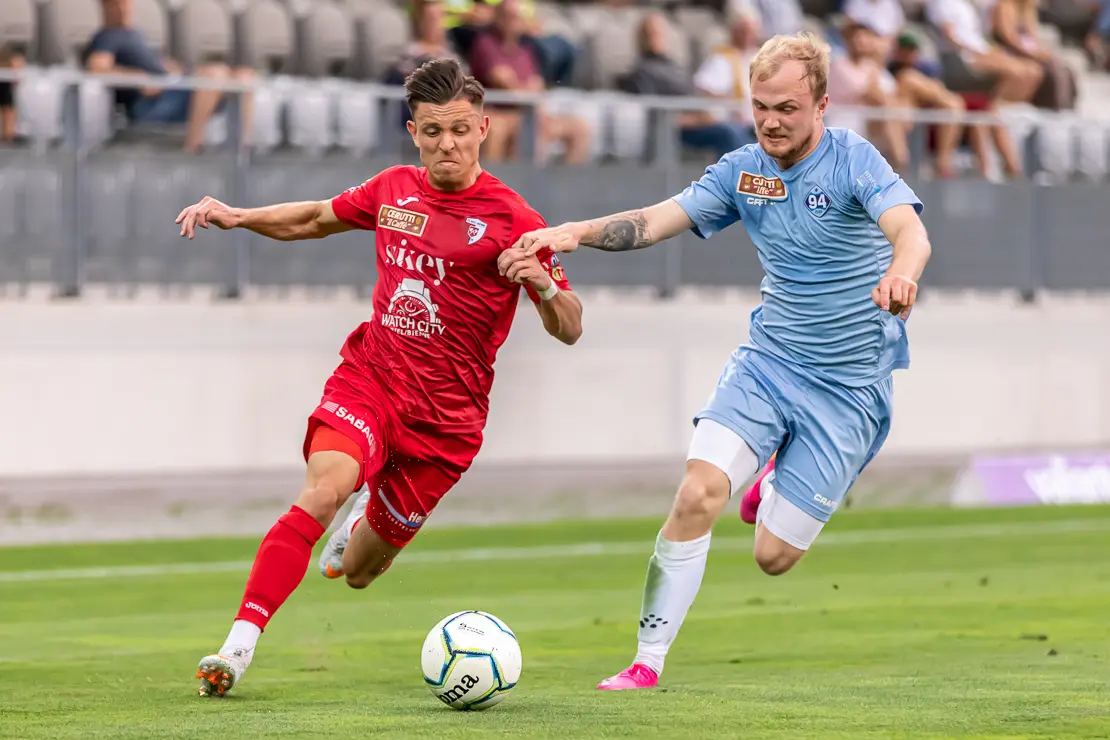 Dragan Stjepanovic (FC Biel) [rot] vs Robin Bieli (Zug 94)